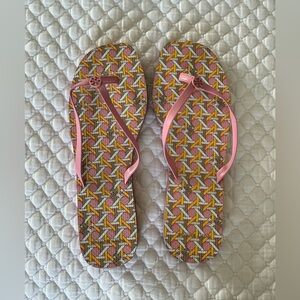 Tory Burch Women’s Square Toe Caning Logo Flip Flops 10,5/11